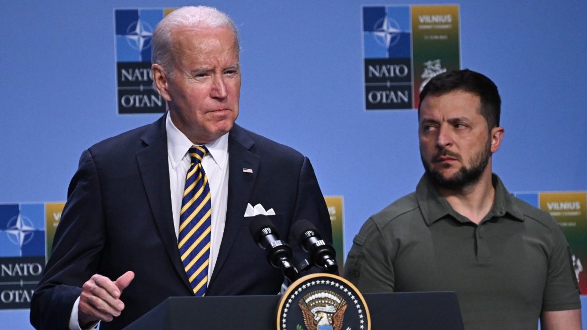 President Joe Biden with President Volodymyr Zelensky