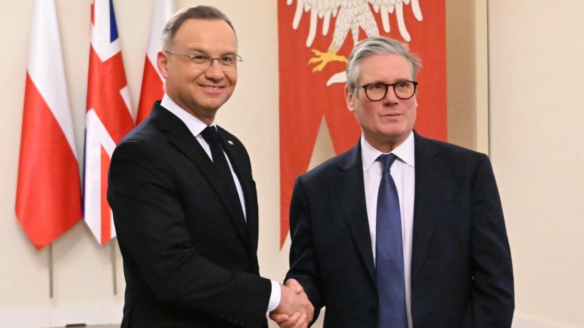 Polish PM says he wants ‘Breturn’ not Brexit as Starmer visits Warsaw