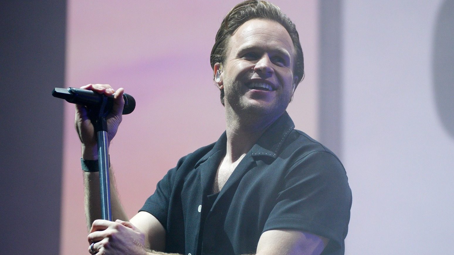 Olly Murs cancels two UK tour dates after contracting respiratory infection