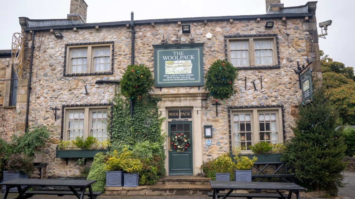 Former EastEnders star Joe Absolom joins Emmerdale cast