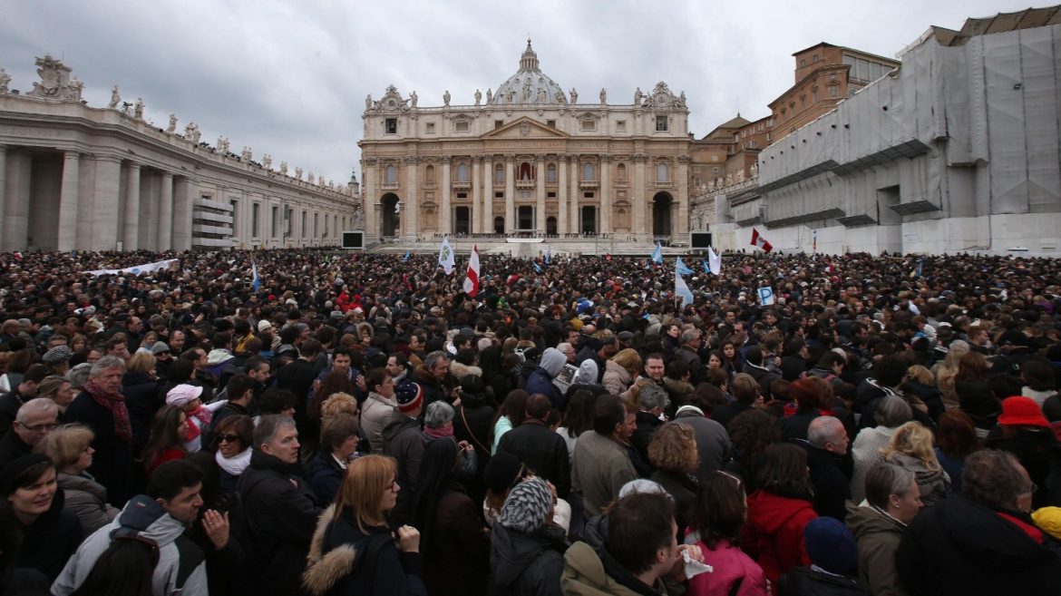 Pope Leo XIV gives first major address at inauguration attended by thousands