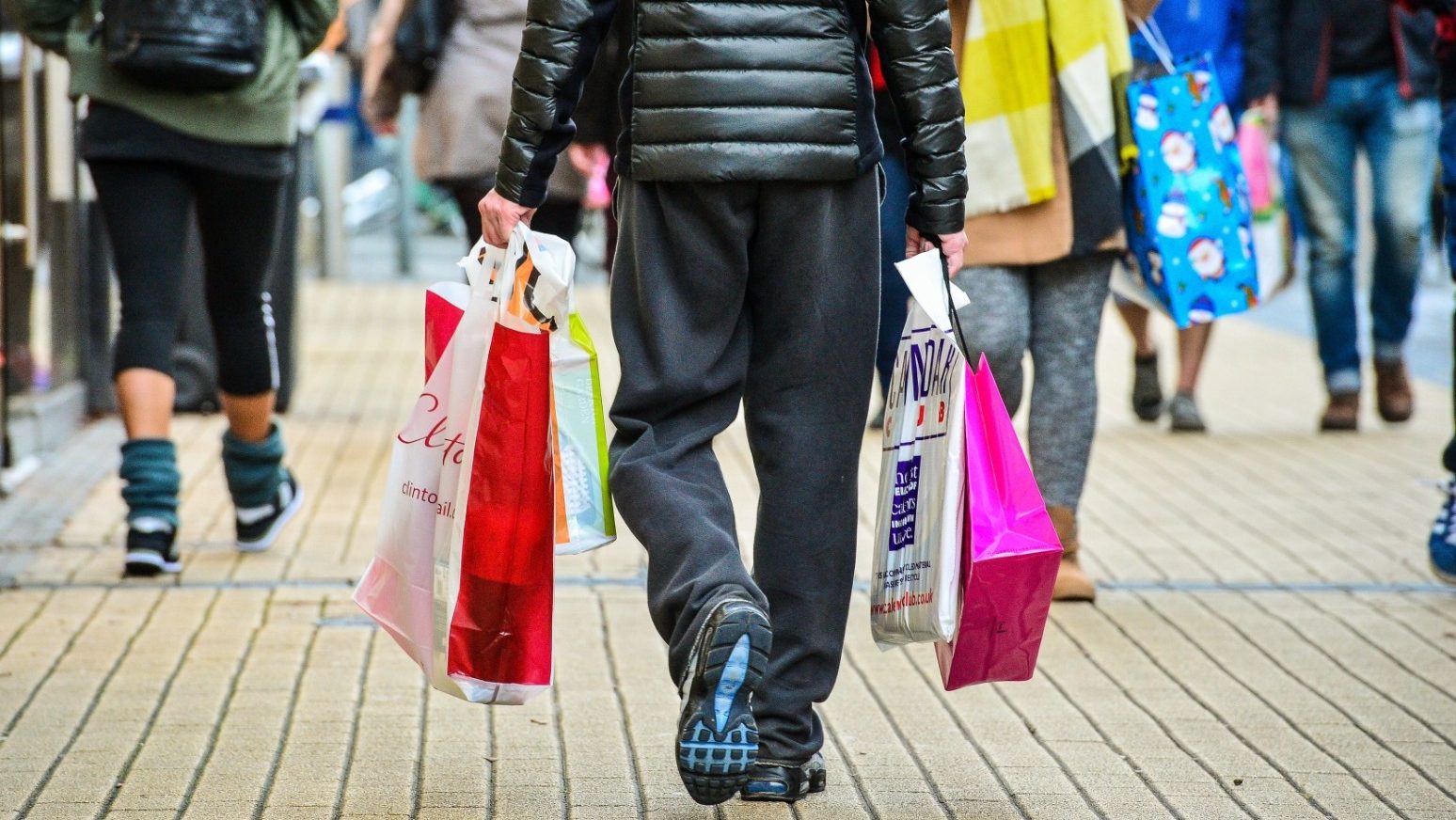 Warm weather and late Easter boost retail sales by 7%