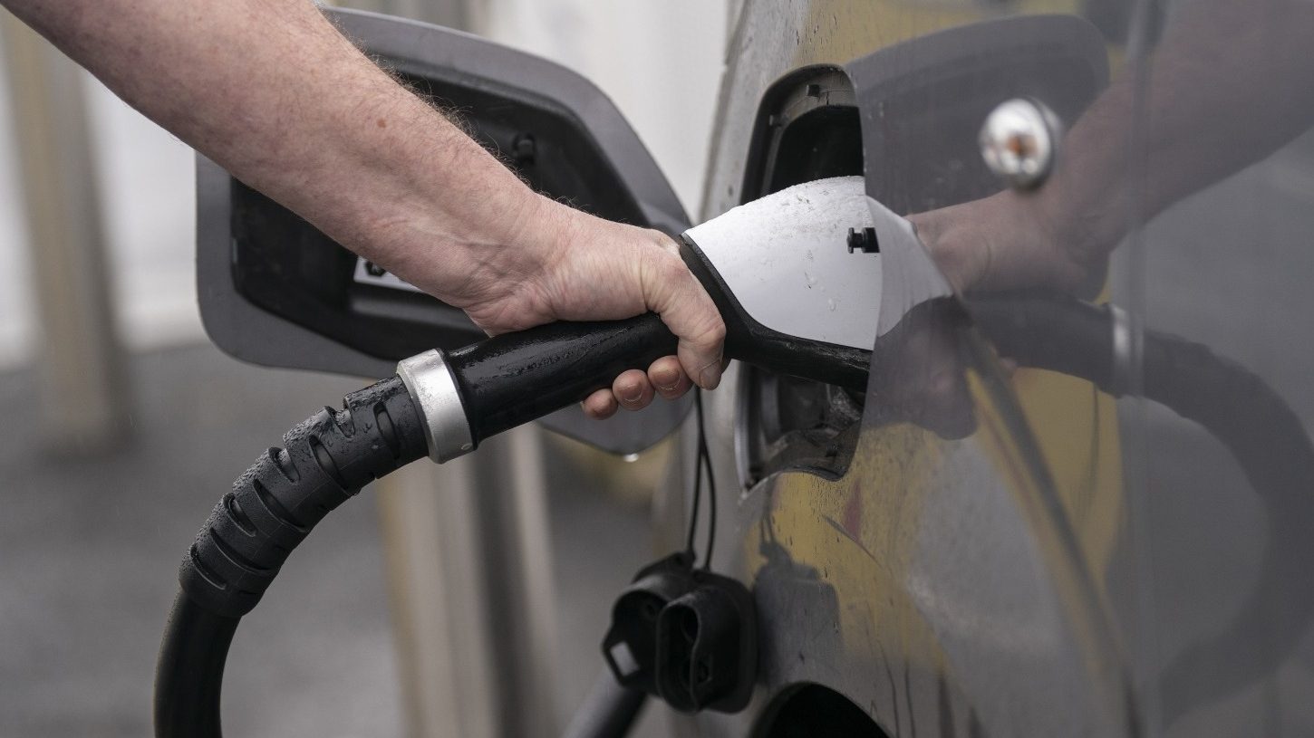 100,000 electric vehicle charging points to be installed with £381m funding