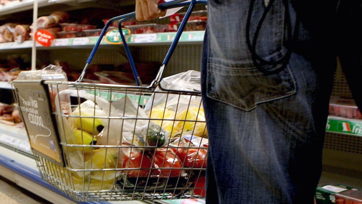 Supermarkets could be fined if they fail to hit new healthy eating targets