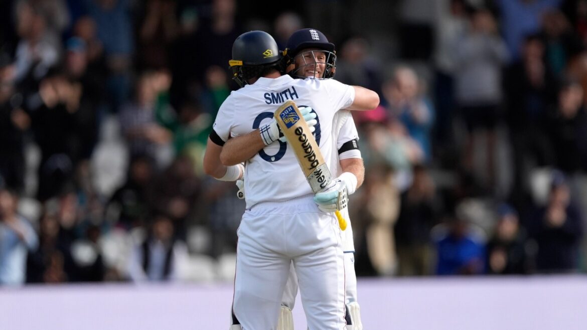 England produce more memorable Headingley heroics to win first India Test
