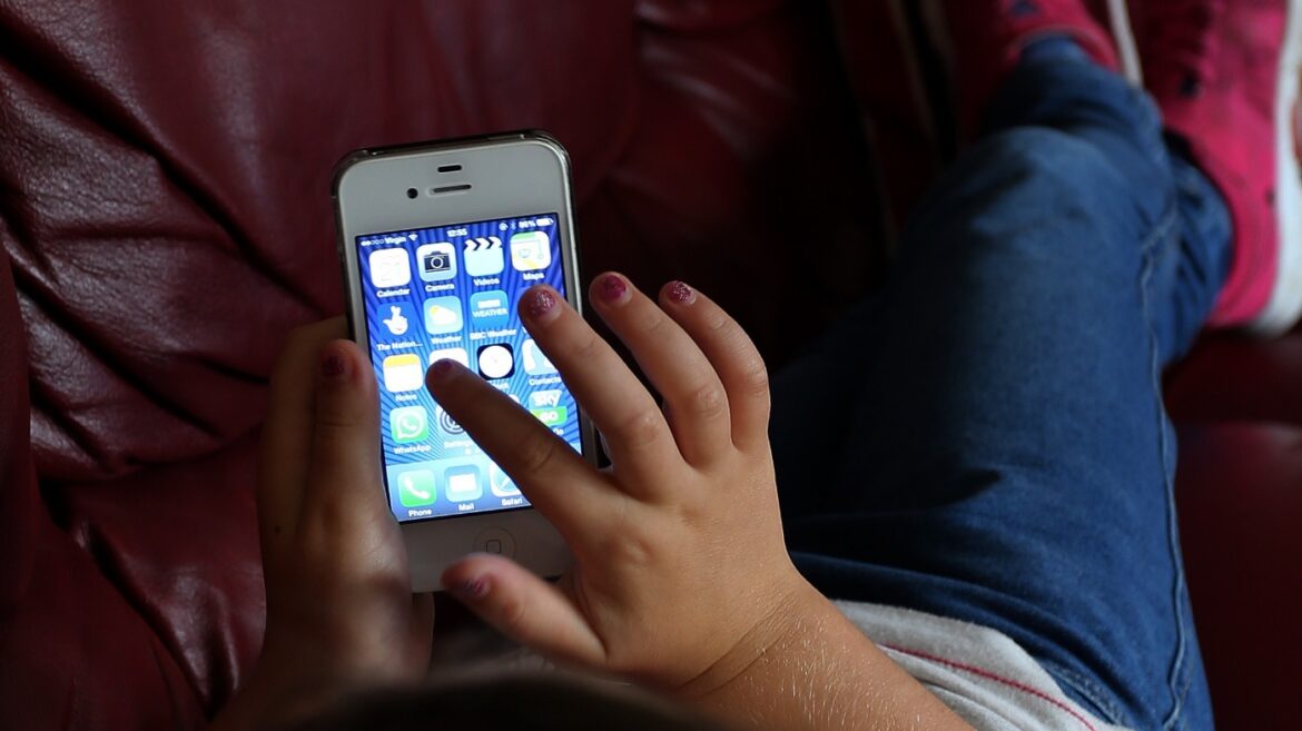 Society ‘struggling’ to respond to link between smartphones and youth extremism