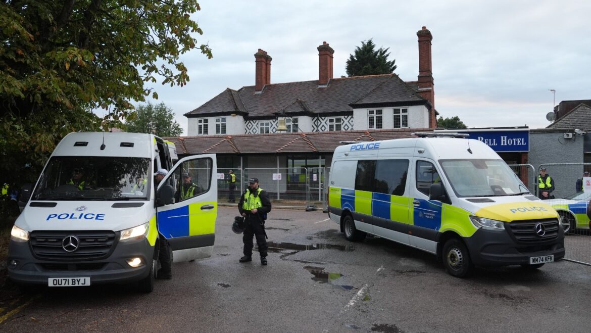 Councillors vote to urge Government to close Epping asylum hotel
