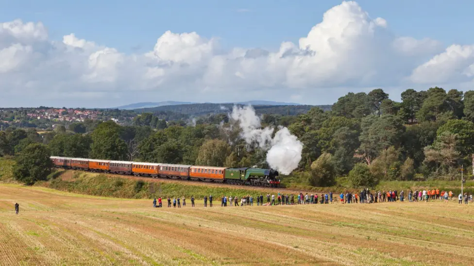 Flying Scotsman's visit extended following sell-out