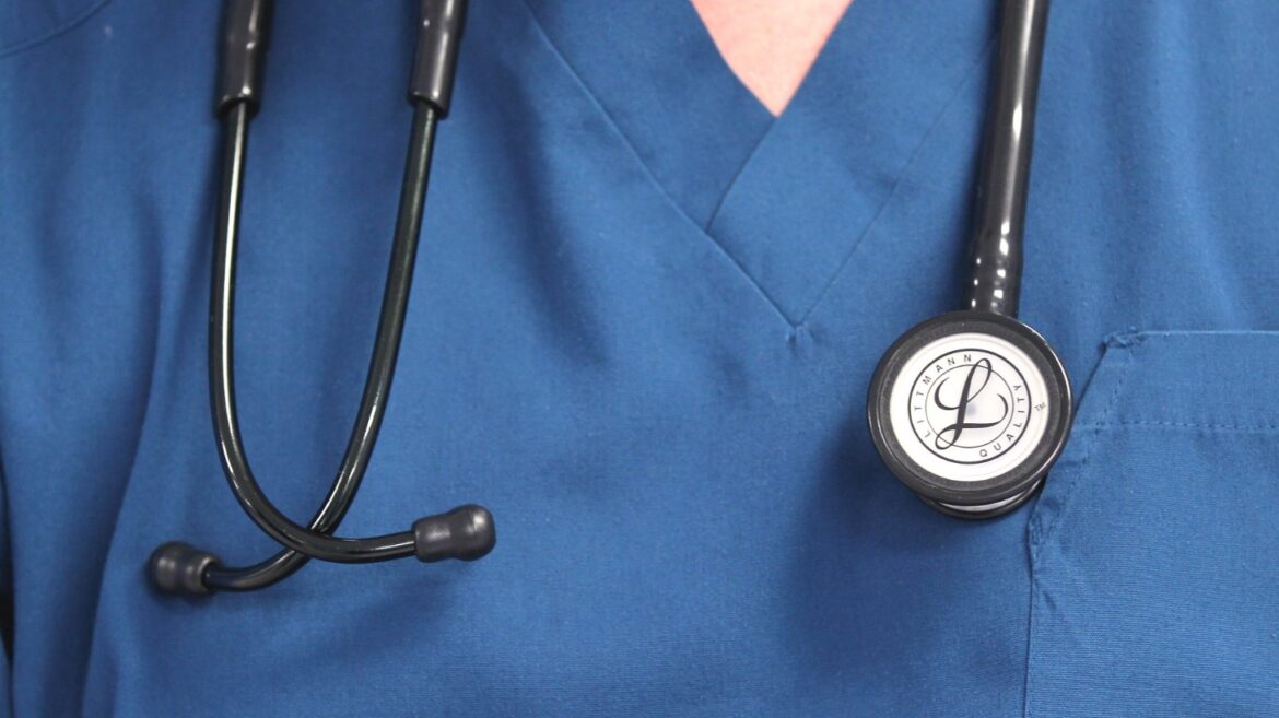 Expectant mothers to bypass GP and go straight to midwife
