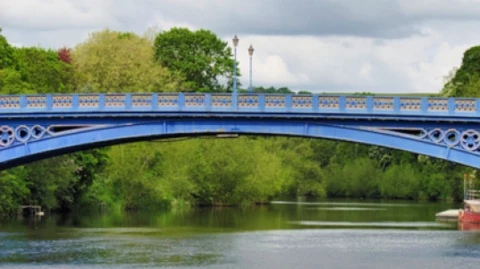 'Meticulous' new lanterns to be fitted on Worcestershire bridge